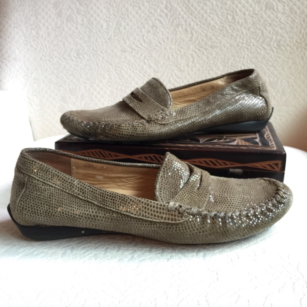 Very nice Vaneli loafers!